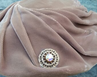 Vintage 1950s Velvet Pancake Platter Hat Perch Tilt Hat
