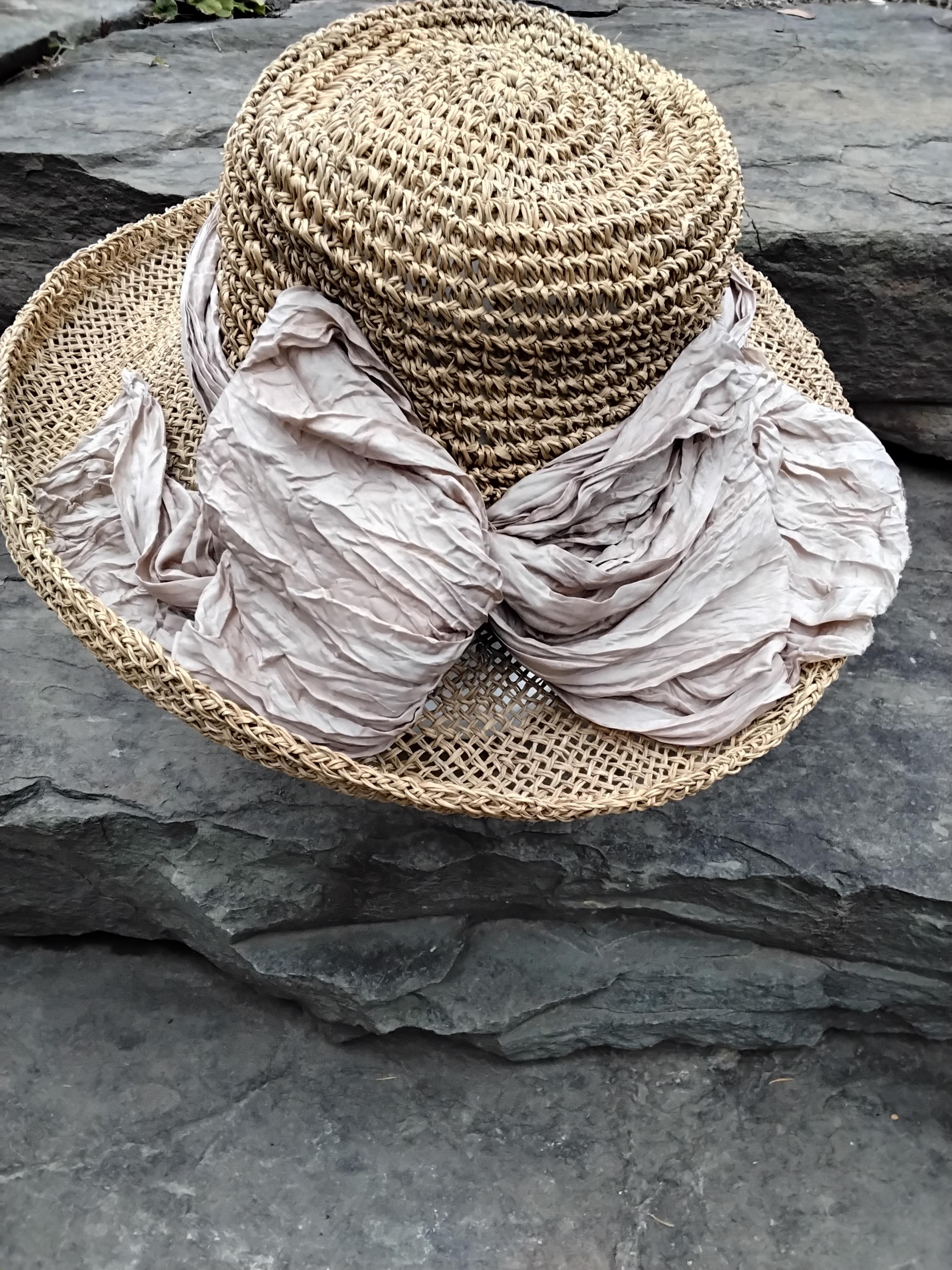 Vintage Louise Green Straw Hat: Wide Brim With Silk Bow  display picture 1