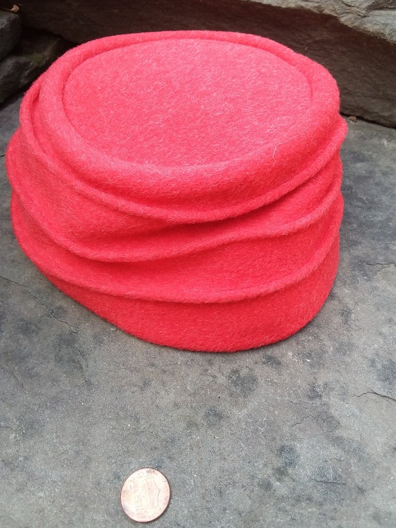Vintage Woman's Red Wool Felt Pillbox Winter Hat,… - image 2