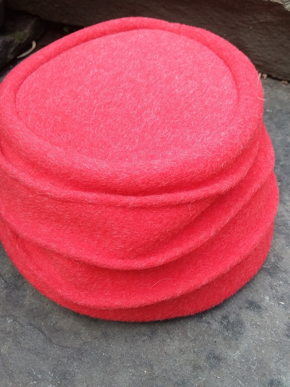 Vintage Woman's Red Wool Felt Pillbox Winter Hat,… - image 8