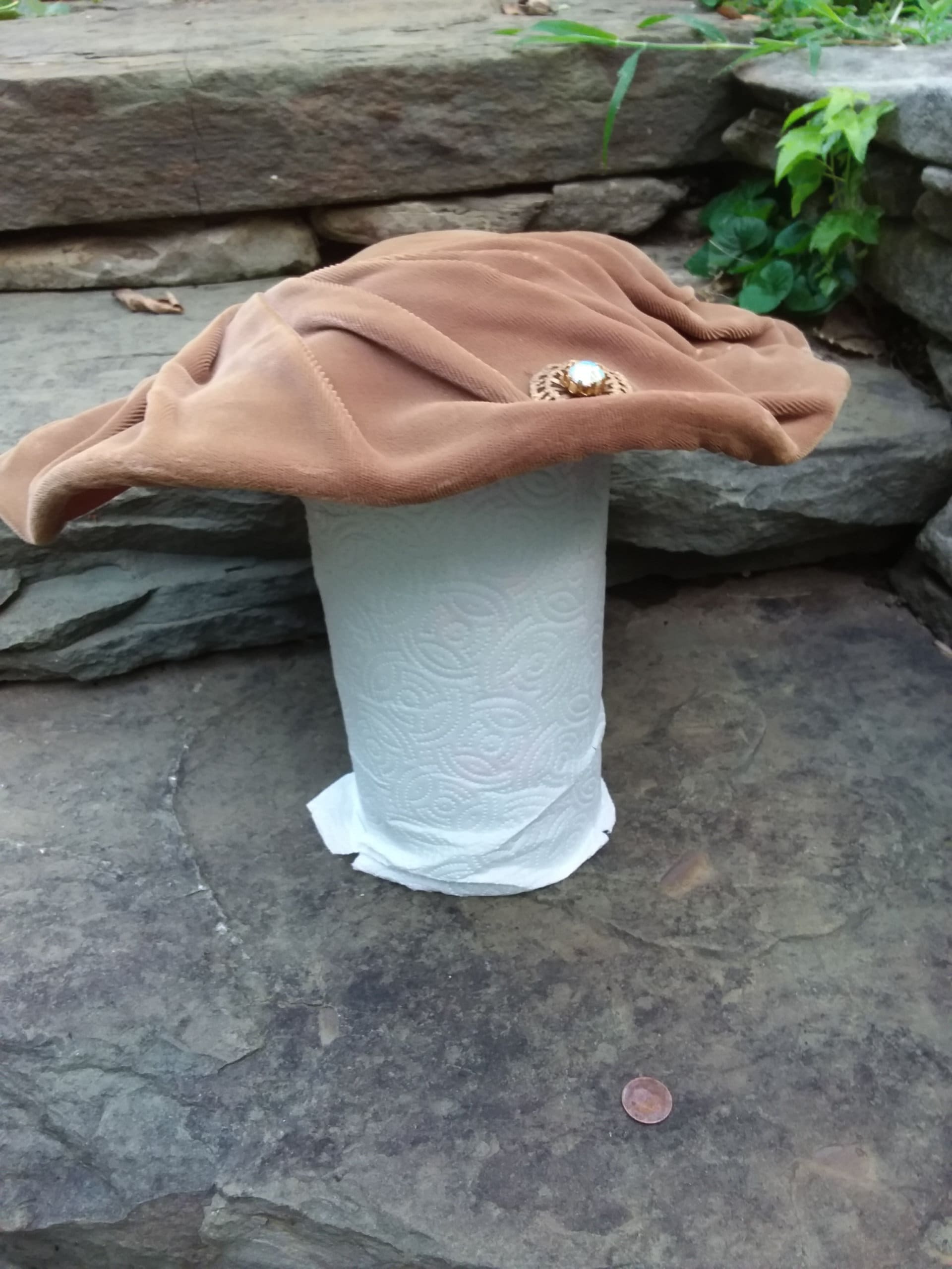 Vintage 1950s Velvet Pancake Platter Hat Perch Tilt Hat