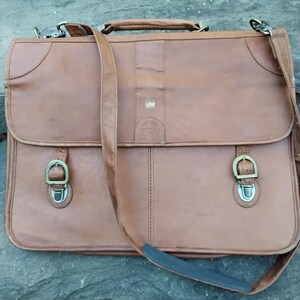 Bolso bandolera vintage de piel marrón para portátil, de viaje, con tres compartimentos y múltiples bolsillos, unisex
