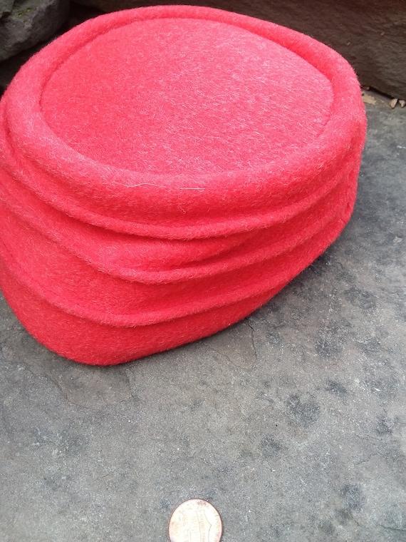Vintage Woman's Red Wool Felt Pillbox Winter Hat,… - image 5