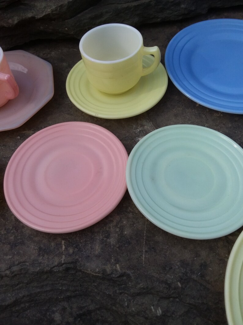 Vintage Hazel Atlas & Akro Agate Child's Tea Set: Multicolor Slag Glass Dishes image 9