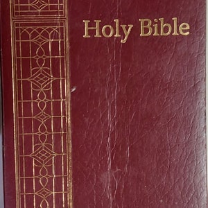 Softcover Book 1990 Vintage Bible by Thomas Nelson Inc Holy Bible King James Version