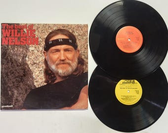 Vintage Vinyl Record Album by Willie Nelson titled The Best Of Willie Nelson