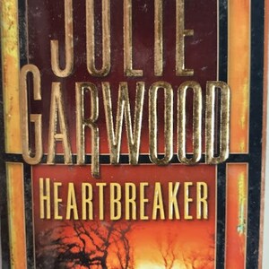 Paperback book 2000 Vintage by Julie Garwood titled Heartbreaker