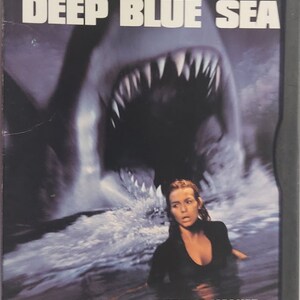 DVD 1999 Vintage Movie titled Deep Blue Sea starring Saffron Burrows, Samuel L. Jackson & Michael Rapaport