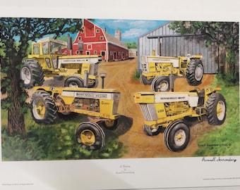 Könnte beinhalten: Eine Vintage-Illustration von vier gelben Minneapolis-Moline G-Series-Traktoren in ländlicher Umgebung. Die Traktoren sind vor einem roten und einem grauen Scheunenparkplatz abgestellt. Die Illustration ist von Russell Sonnenberg signiert und datiert auf den 2. November 2020.