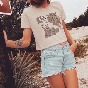 NEW IN! SMALL flowy Shins band cropped t-shirt