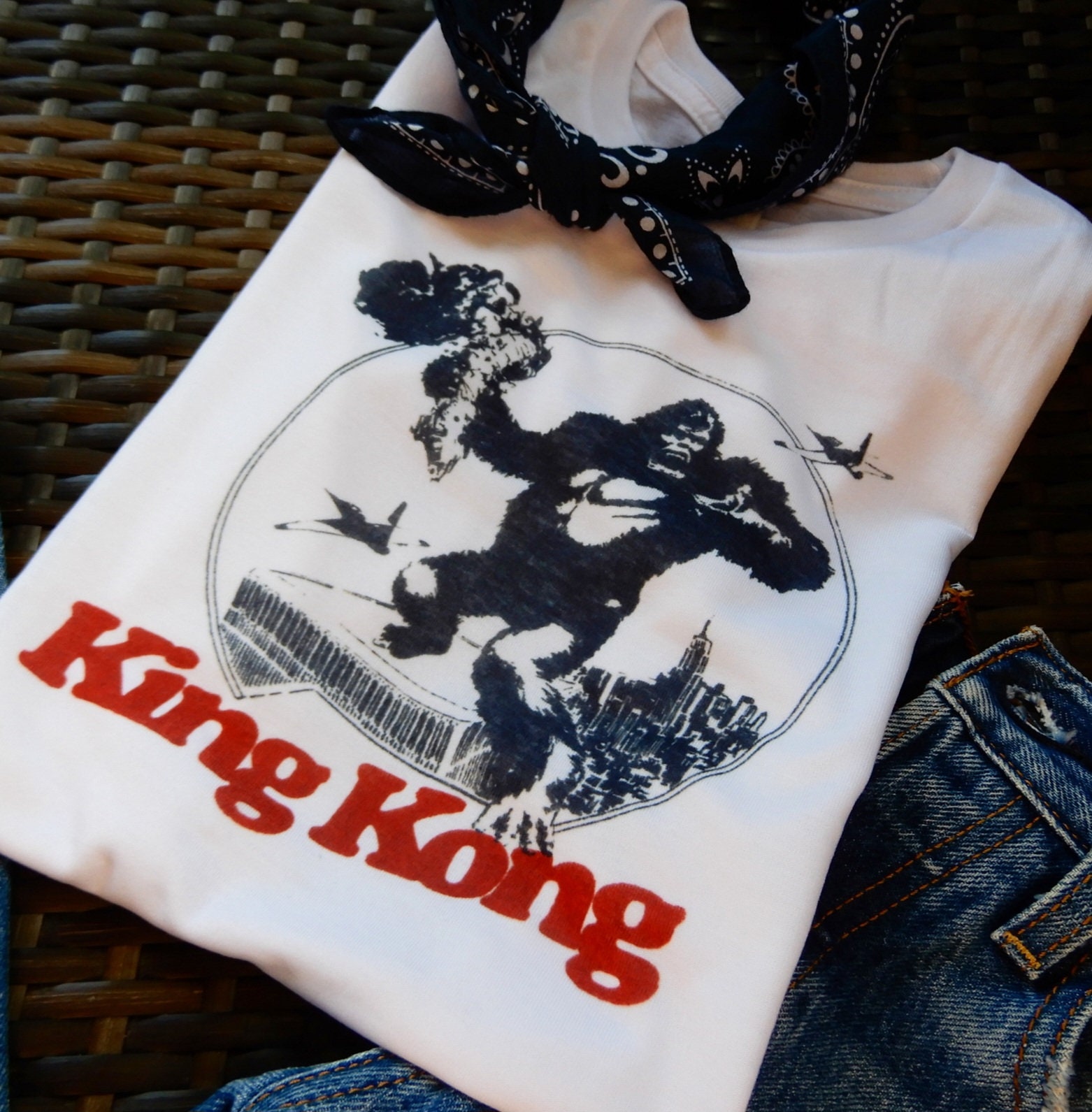 NEW IN! Small Vintage Style King Kong White Fitted Casual T-shirt 
