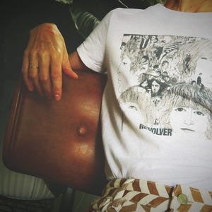 NEU IN! Kleine Revolver taillierte weiße T-Shirt
