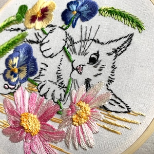Cat and Flower Embroidery Kit: DIY Spring Floral Design - Gift for Cat Lover