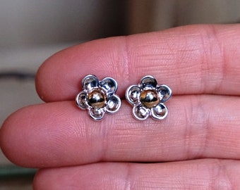 Silver Flower Earrings with Solid Gold, Sterling silver dainty stud flower earrings with solid 10k gold, Daisies, Handmade, Earrings #112