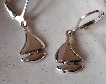 Silver Sailboat Earrings, Sterling silver dangle yacht earrings, Hanging sailboat earrings, Nautical earrings, Handmade, Earrings #801B