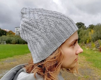 Berretto in cashmere grigio Chevron. Cappello lavorato a mano per donna e uomo. Cappellino unisex.