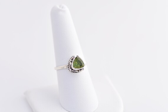 Sterling Silver Peridot (8mm) Ring View 3