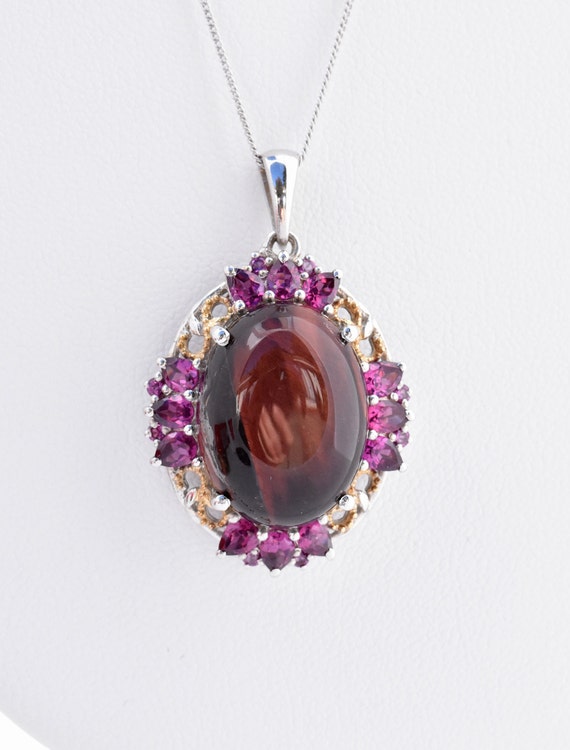 Red Tigers Eye (oval 15.20 ct) and Rhodolite Garne