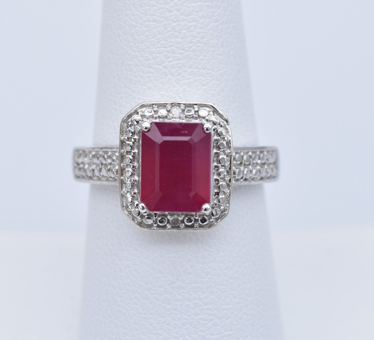 はち✨クリスマス直前商品❣️美しい❣️勝利に導く❣️Ruby ring✨ Ruby Ring 2.08 Ct. 14K White Yellow | The Natural Ruby Company