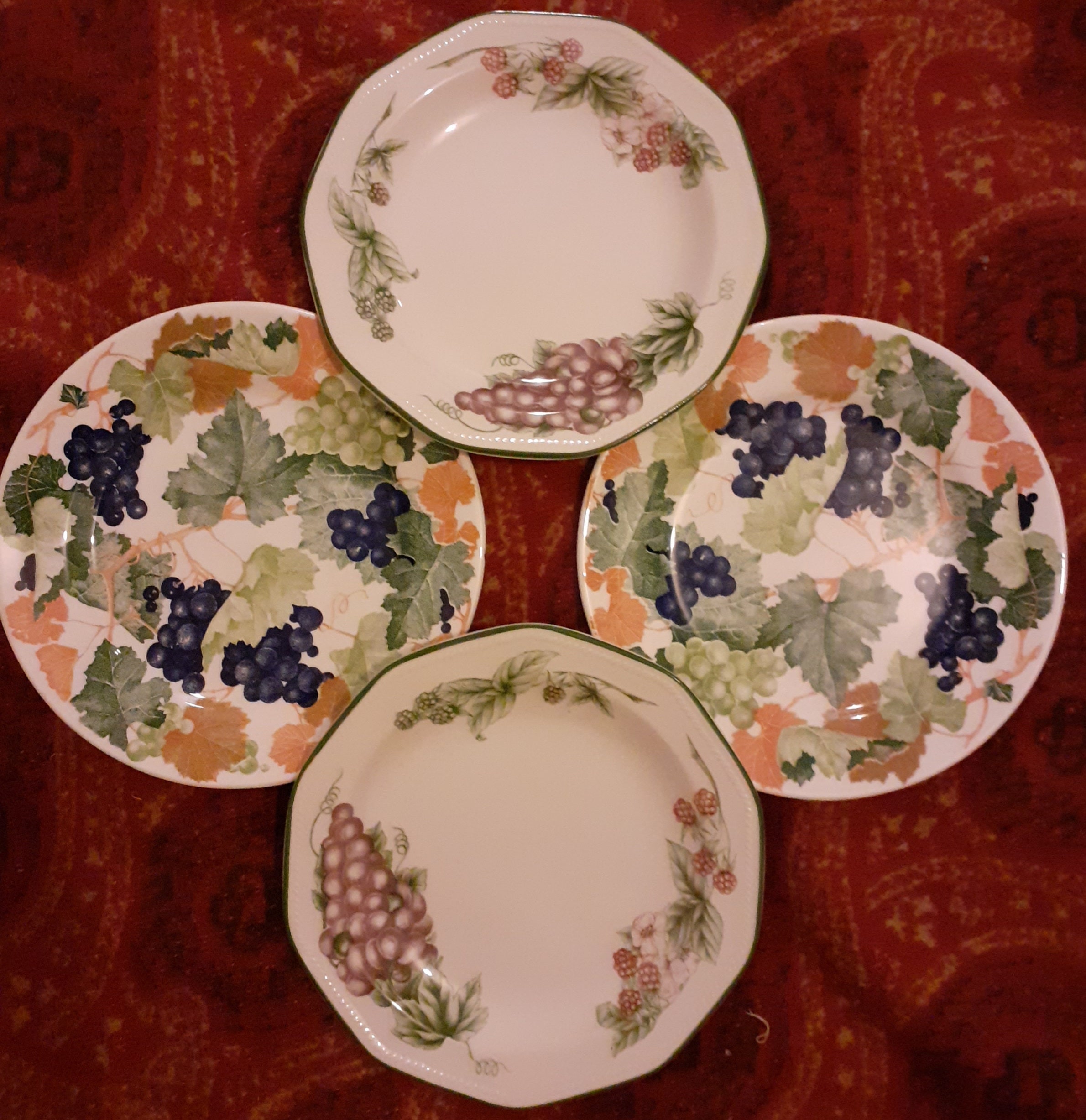 Quatre Assiettes à DessertRaisin Vintage