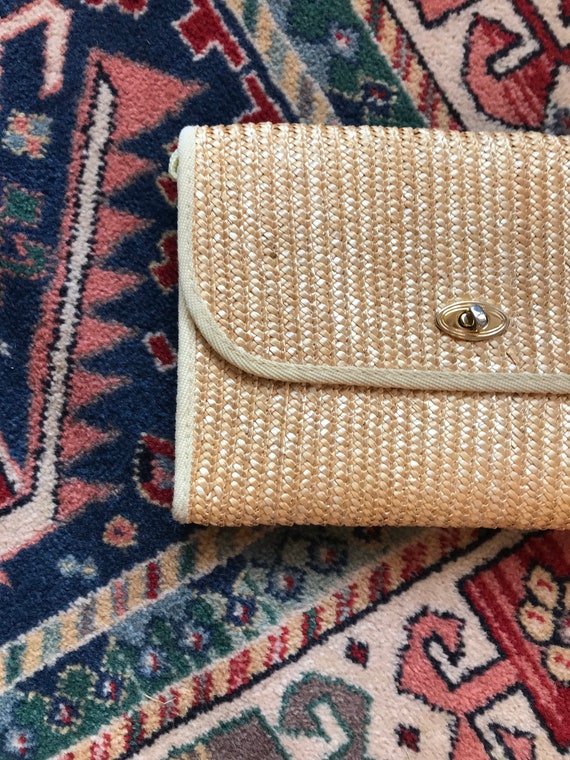 1990s Vintage Straw Crossbody Clutch Purse - image 3