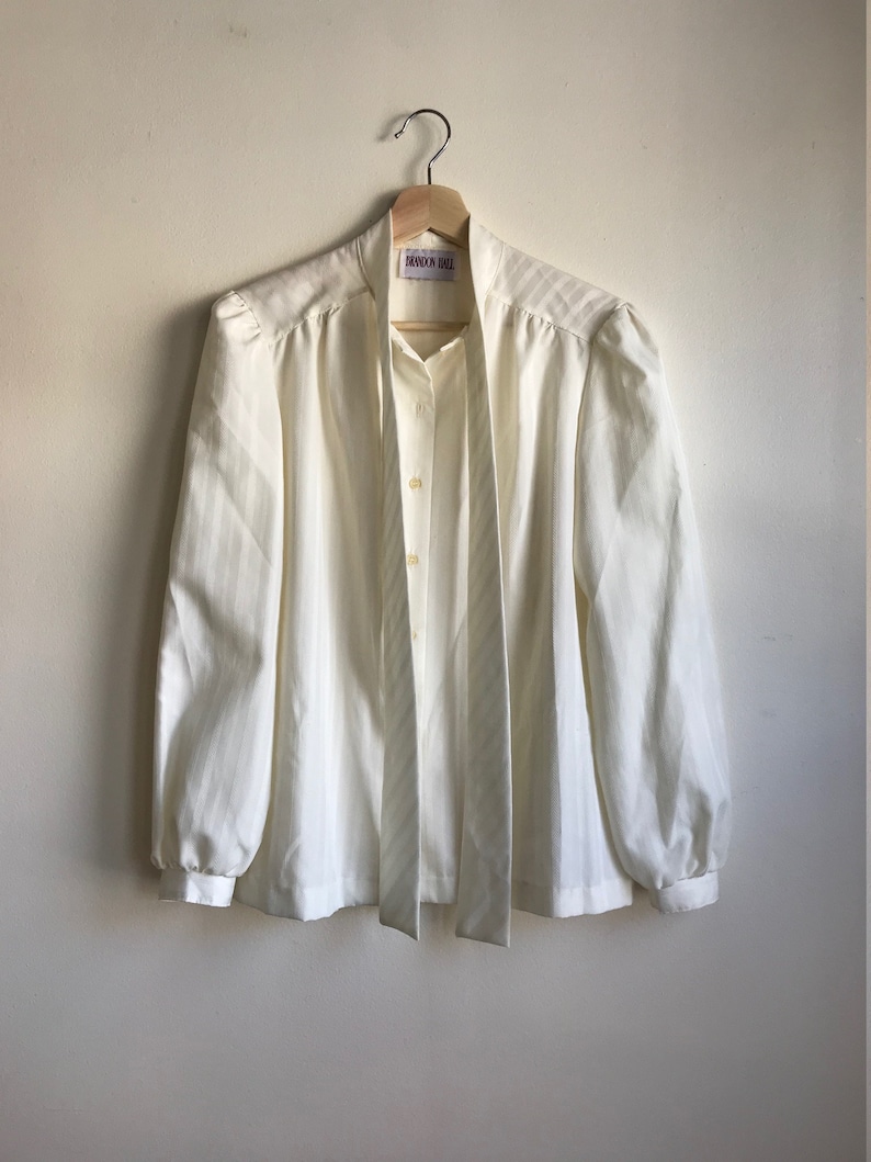 1980s White Long Sleeve Tie Neck Blouse Women/'s Size Medium
