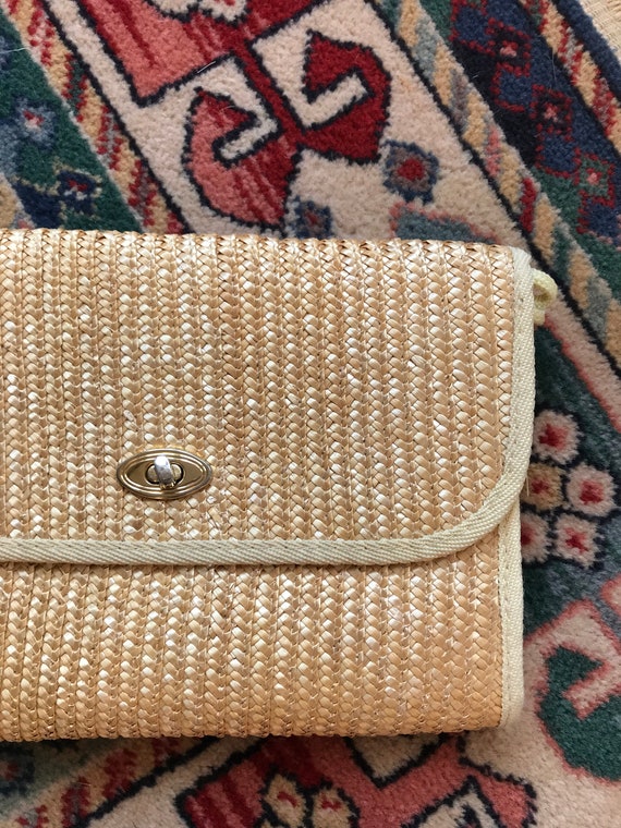 1990s Vintage Straw Crossbody Clutch Purse - image 4