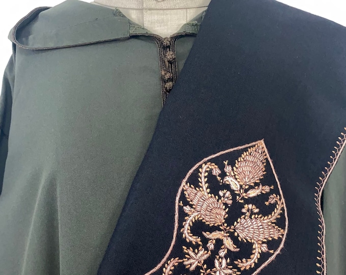 Zayn Sandala Hand Embroidered Wool Shawl - Black