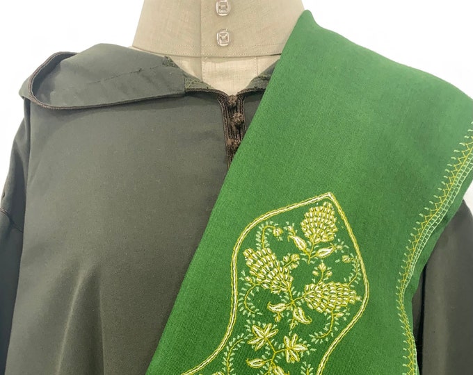 Zayn Sandala Hand Embroidered Wool Shawl - Emerald Green