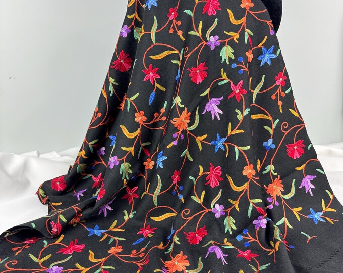 Jali Latticework Hand Embroidered Wool Scarf / Wrap