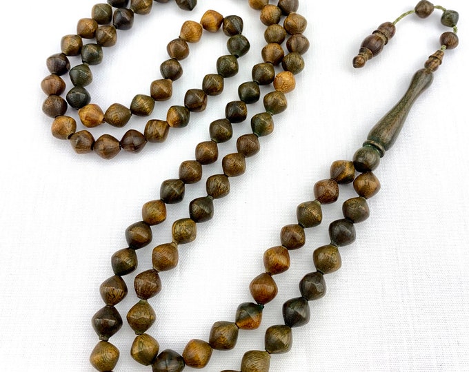 Diamond Shaped Prayer Beads 8 mm (Green Rosewood / Lignum Vitae)