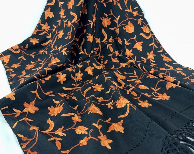 Jali Latticework Hand Embroidered Wool Scarf / Wrap