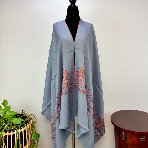 タハ・サンダラ 手刺繍ウールショール - ライトシルバーストーンブルー