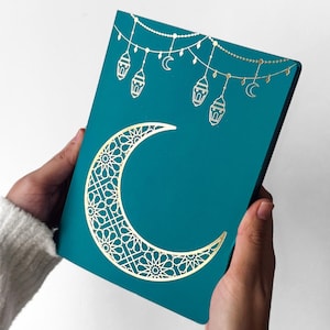 Karta Eid Treat z Halalowymi Słodyczami i Czekoladą – Emerald Green Moon & Lanterns Eid Gift Postal Treat Halal Gifts Prezenty do Skrzynki Pocztowej dla Muzułmanów