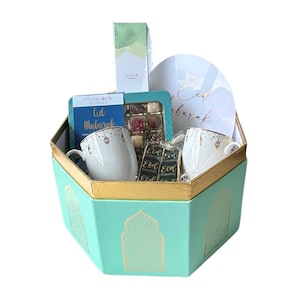 Eid Large Hamper Gift Box - Personalised Gift Chocolate Set Eid Mubarak Pamper Self Care Box Hamper Gift Set for Muslim Halal Hamper Basket