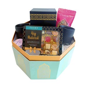Hajj Large Hamper Gift Box - Personalised Gift Chocolate Set Hajj Mubarak Pamper Self Care Box Hamper Gift Set Muslim Halal Hamper Basket
