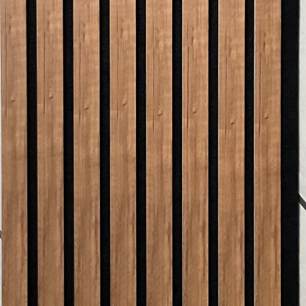 Sound-absorbing panel with oak wood slats and felt base, 120x34x1.5 cm