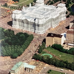 Christo and Jeanne Claude - Wrapped Reichstag, Berlin - offset lithograph 33x25 cm limited edition Taschen