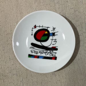 Joan Mirò - Limited edition porcelain saucer, with stamp on the back