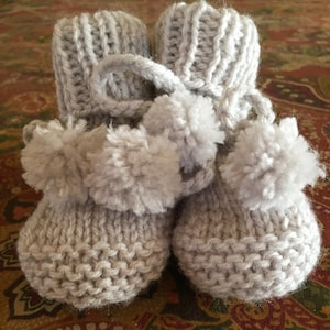 Finger knit baby booties clearance
