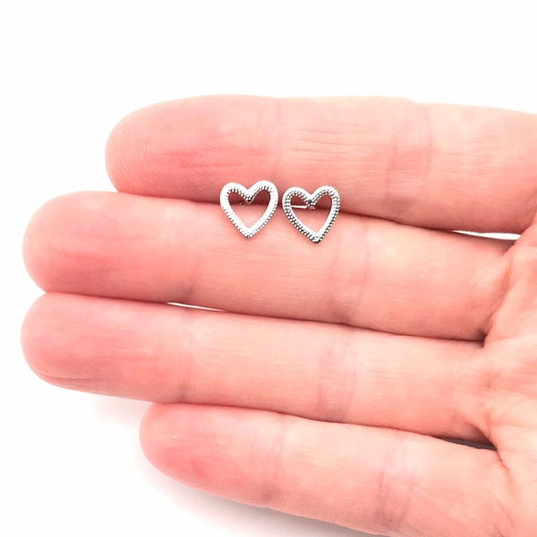 925 Sterling Silver Tiny Open Heart Earrings Heart Minimalist Stud Earrings Simple Wire Outline Heart Studs Love Earrings Valentine's Day