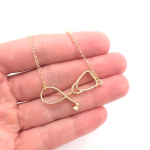 Stetoskoparmband Sjuksköterskaarmband Sjuksköterska Gåva Läkare MD-Examen Gåva Hjärta Hjärtslag Armband Stetoskop Grey's Anatomy Silver Roséguld