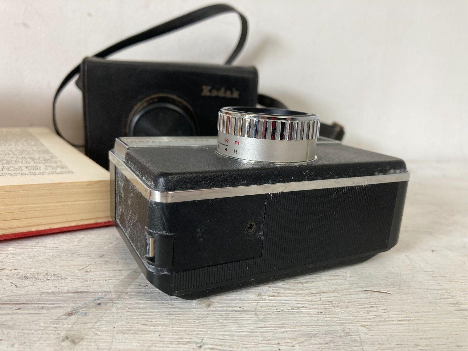 Appareil Photo Argentique Vintage KODAK Instamatic 233 - Avec Son Étui - Occasion Fonctionnel - Fabriqué Aux USA