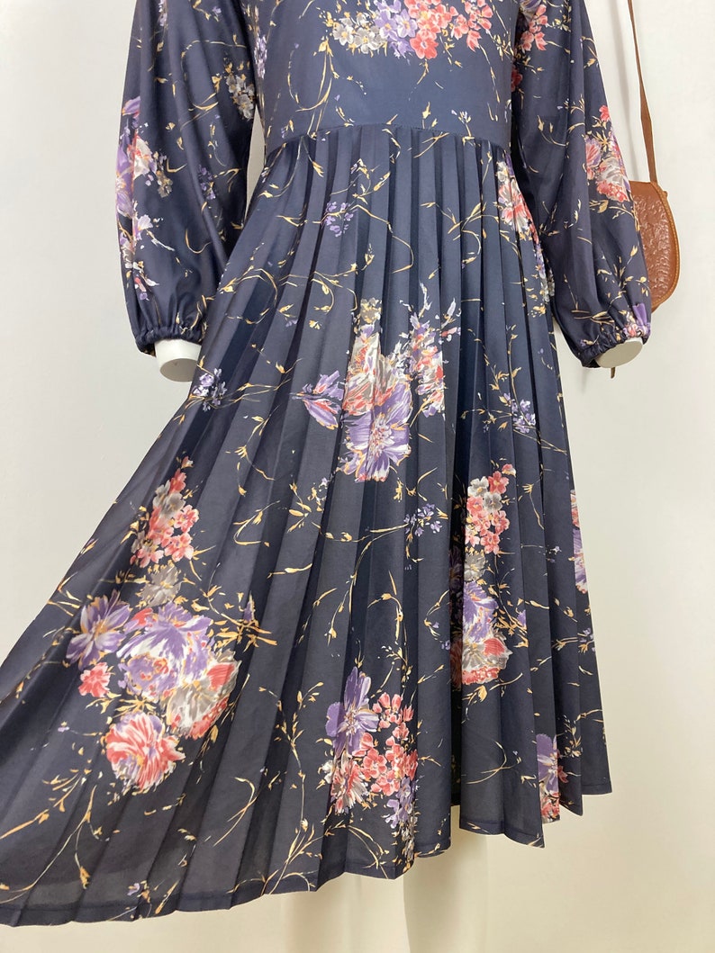 Long Sleeve 70s Vintage Floral Day Dress Dark Purple UK 10 Pink A line.