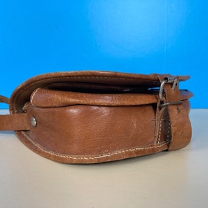 Vintage lederen zadeltas Tan kleine Mini Crossbody riem jaren '90 Boho Festival afbeelding 4