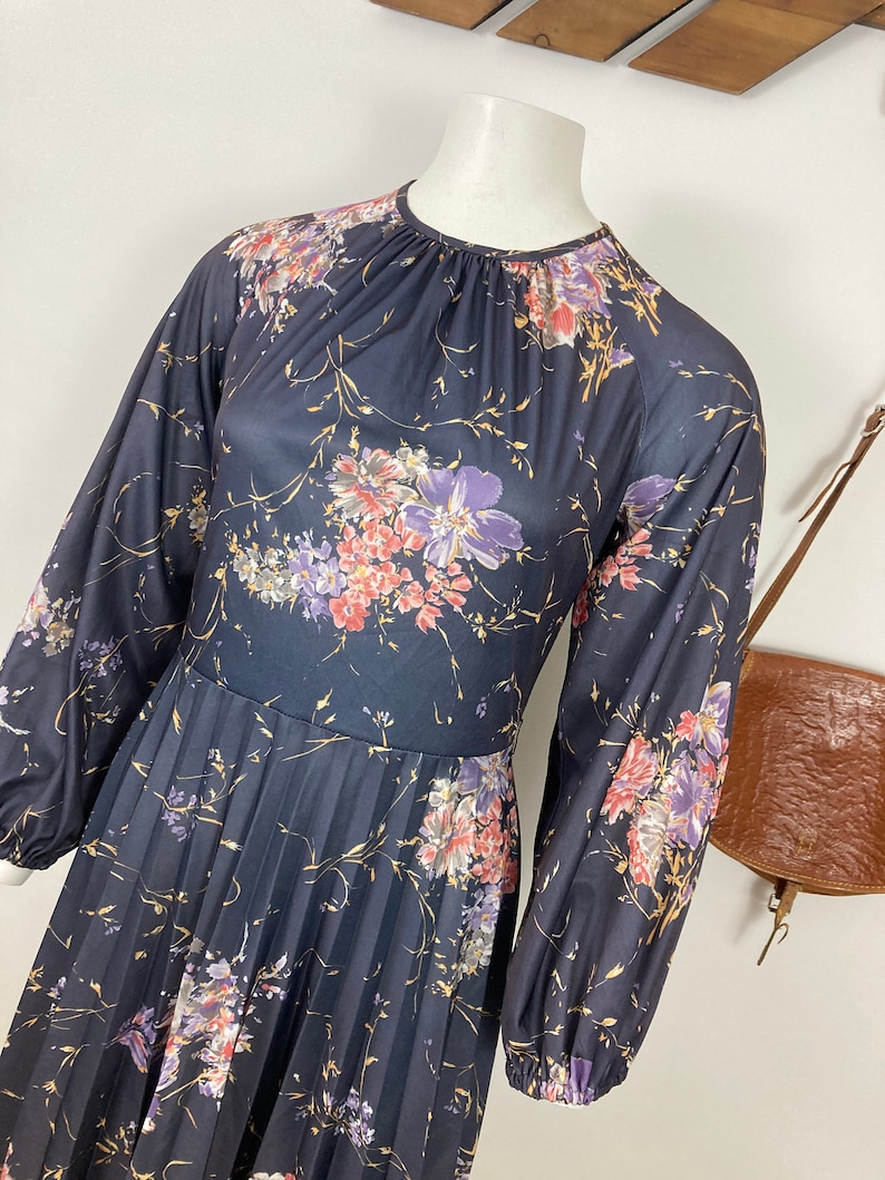 Long Sleeve 70s Vintage Floral Day Dress Dark Purple UK 10 Pink A line.