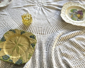 Vintage Crochet Tablecloth Table White Round Scalloped Edges Grannycore
