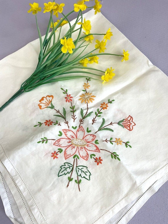 ヴィンテージ刺繍花柄テーブルクロス ホワイト 小さな正方形 コットン