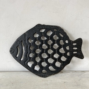Vintage Cast Iron Pan Kettle Trivet Rest Fish Shape Black Farmhouse Coastal