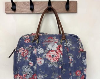 Borsa a mano Cath Kidston con stampa floreale blu e manici in pelle, modello Cottage Core